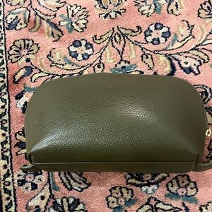 Cuyana travel case large- green
